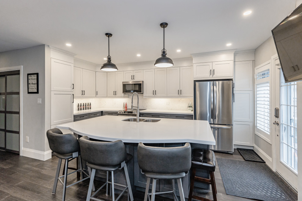 Kitchen - transitional kitchen idea