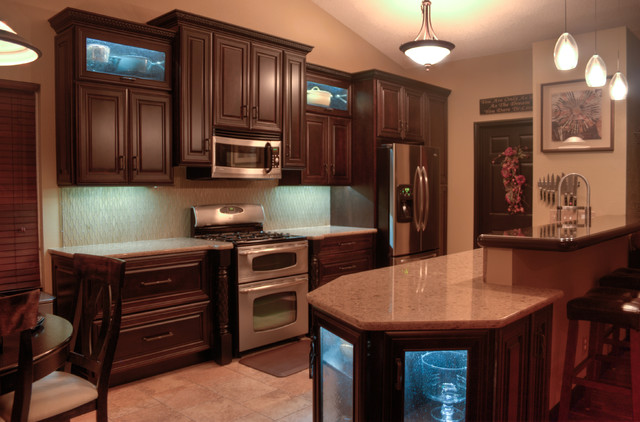 Transitional transitional-kitchen
