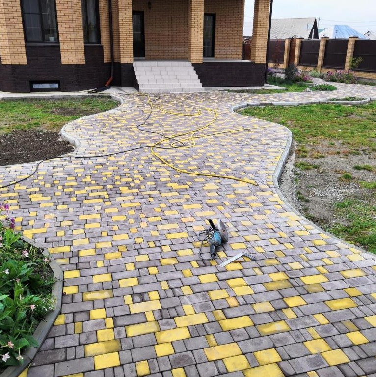 Брусчатка во дворе частного дома 2