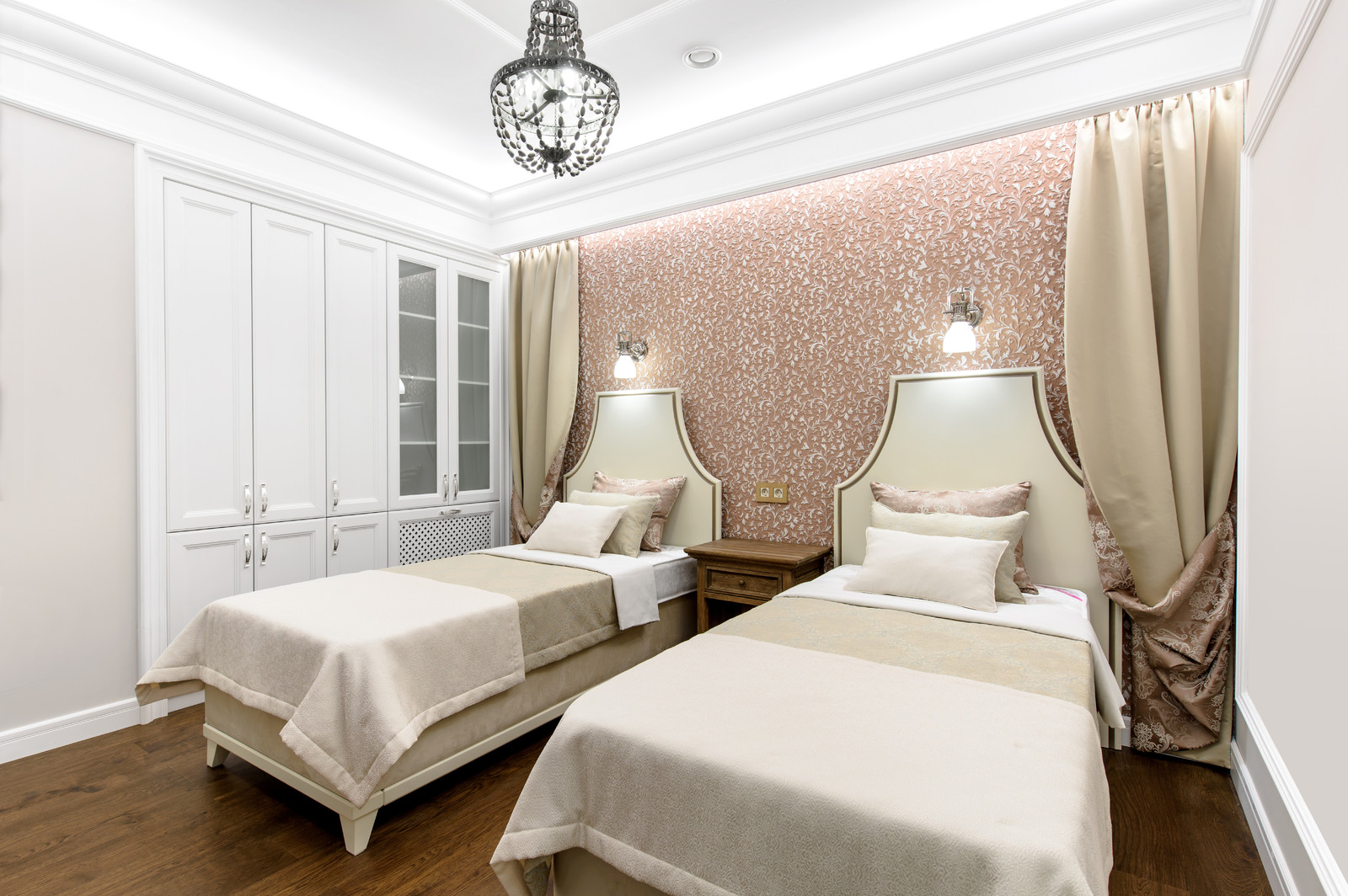 Актер лилово-бежевый