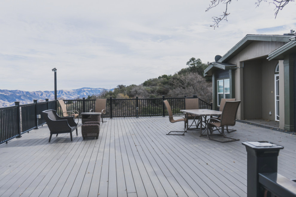 Example of a transitional deck design in Seattle