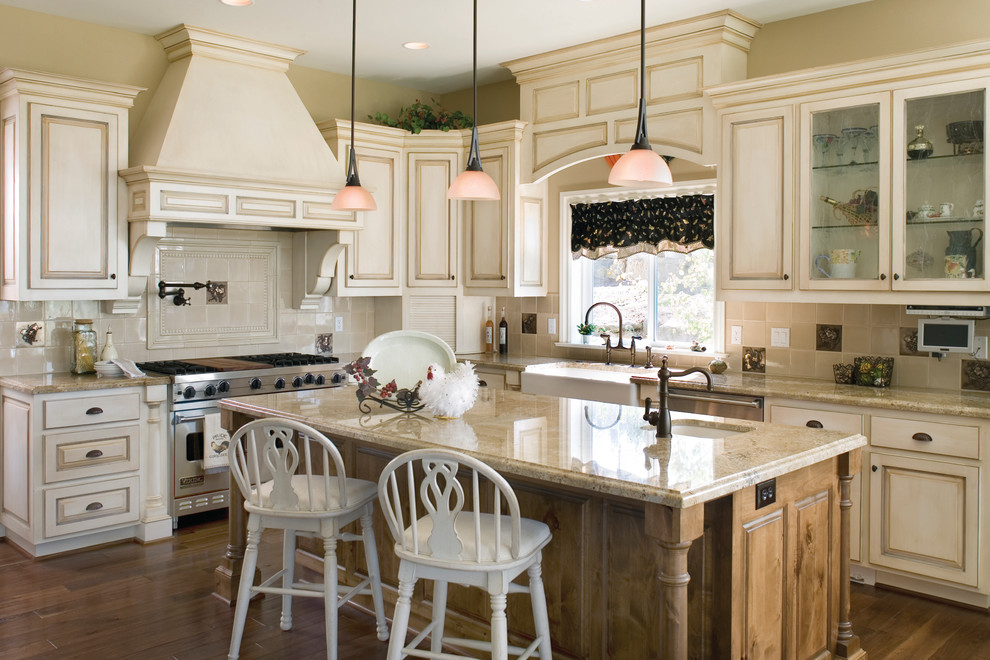 Design ideas for a traditional kitchen in Portland.