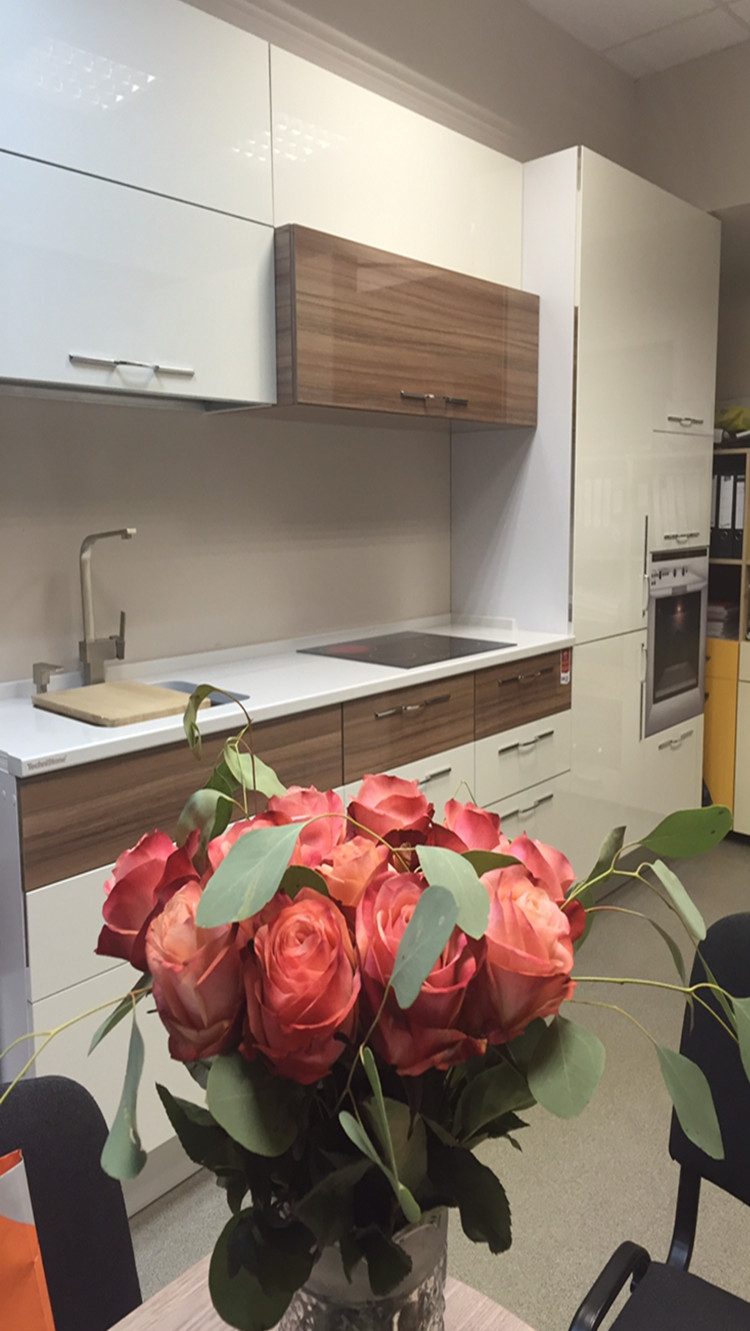 Кухня акрил, столешница - натуральный камень