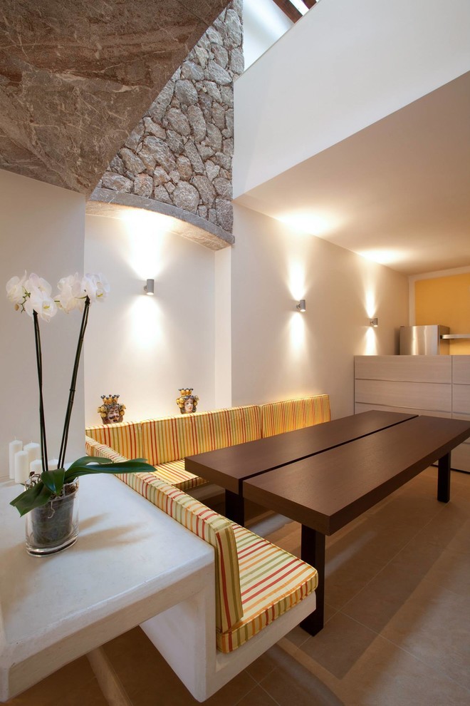 Mid-sized contemporary open plan dining in Catania-Palermo with white walls.