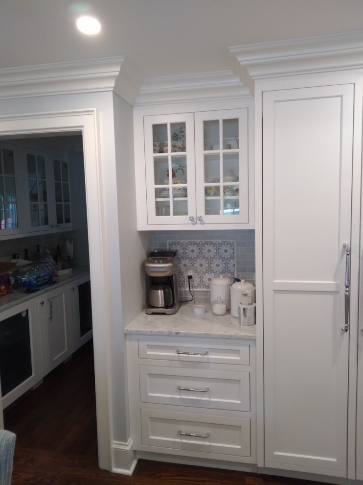 Kitchen - transitional kitchen idea