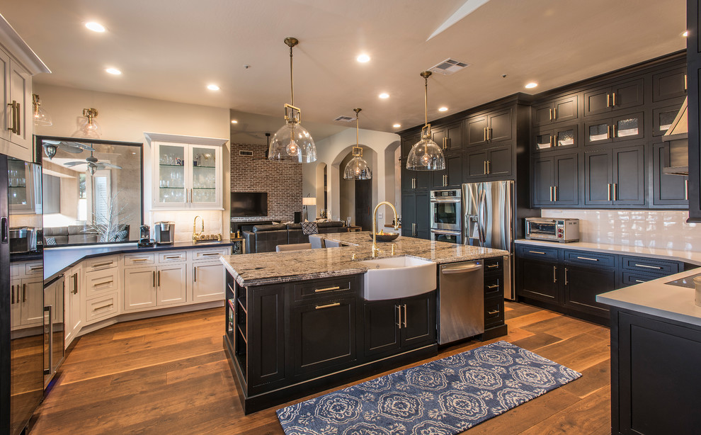 Kitchen - transitional kitchen idea in Phoenix