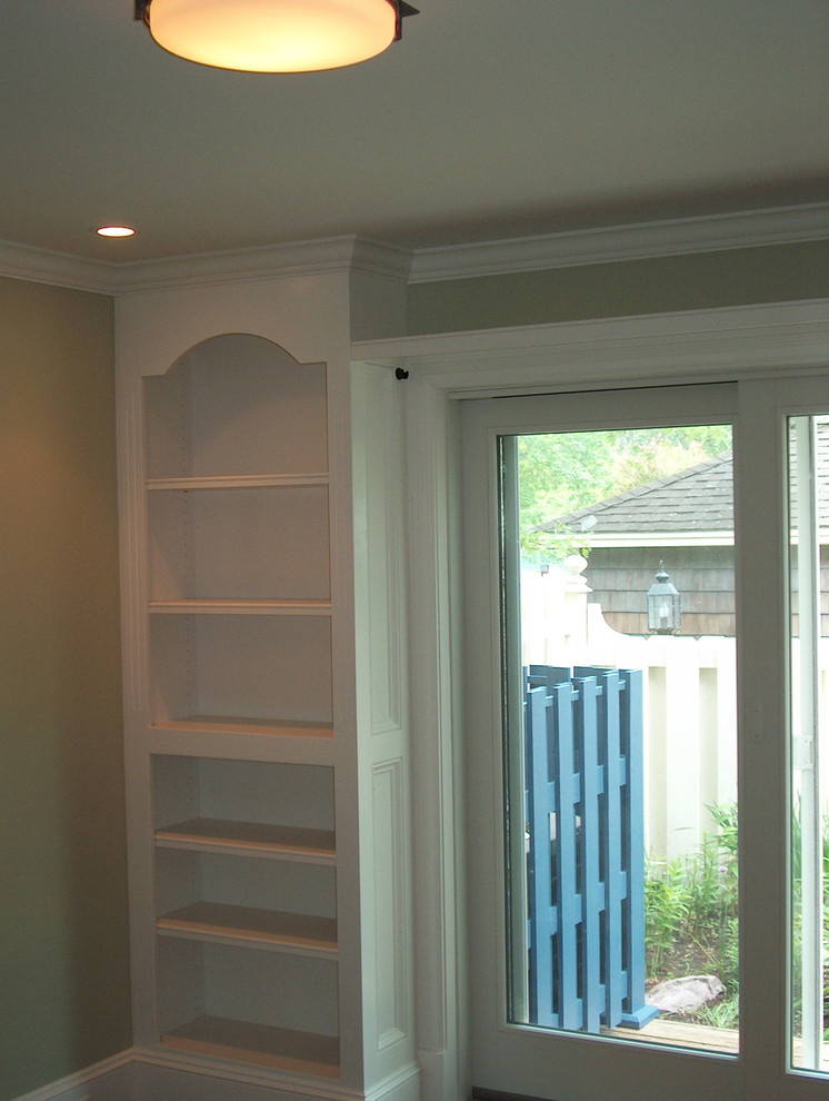 Mankrios bookcase & display shelves