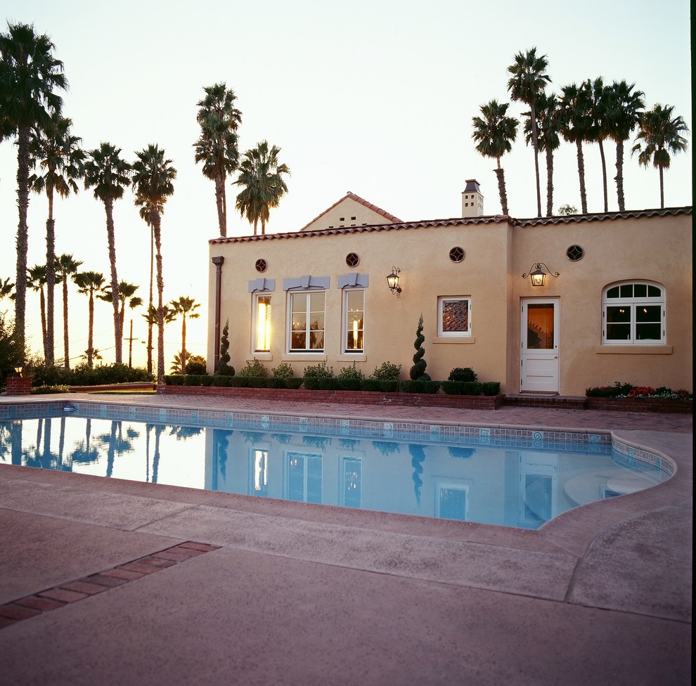 Photo of a mediterranean pool in Orange County.