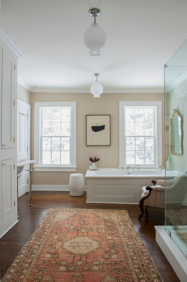 Traditional bathroom in Bridgeport with a console sink.