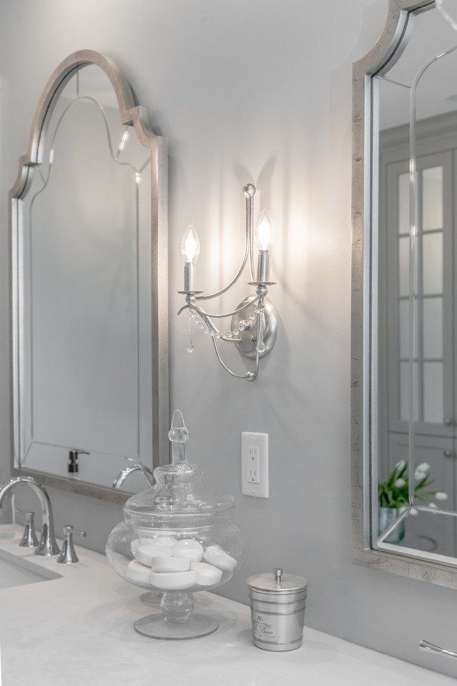 Home design - transitional home design idea in Toronto