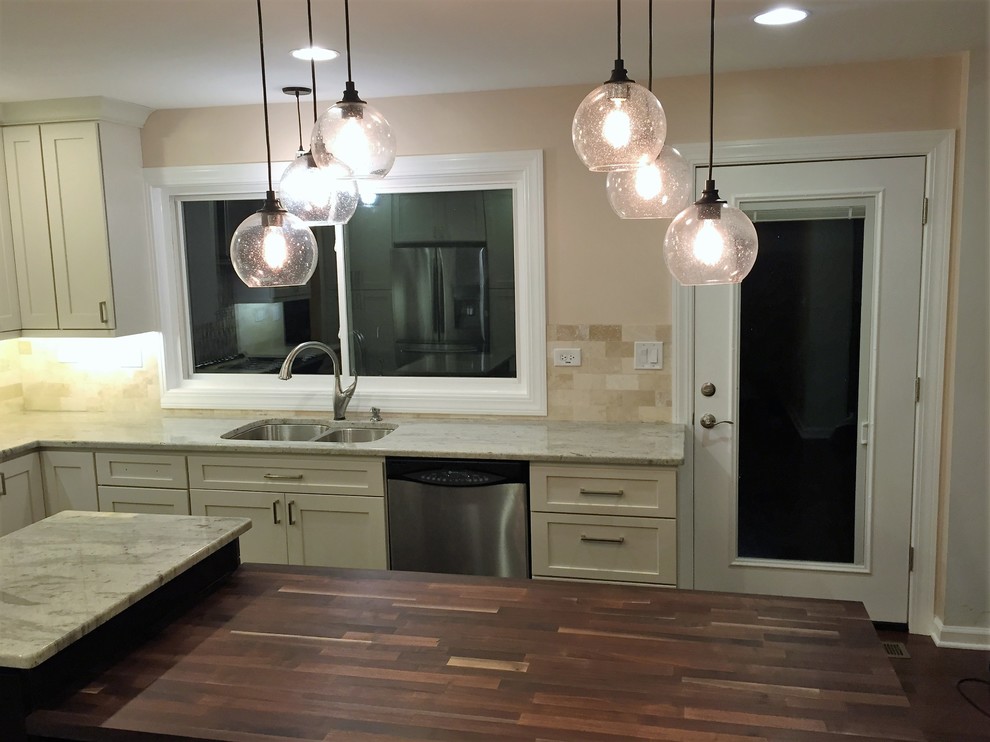 Home design - transitional home design idea in Chicago