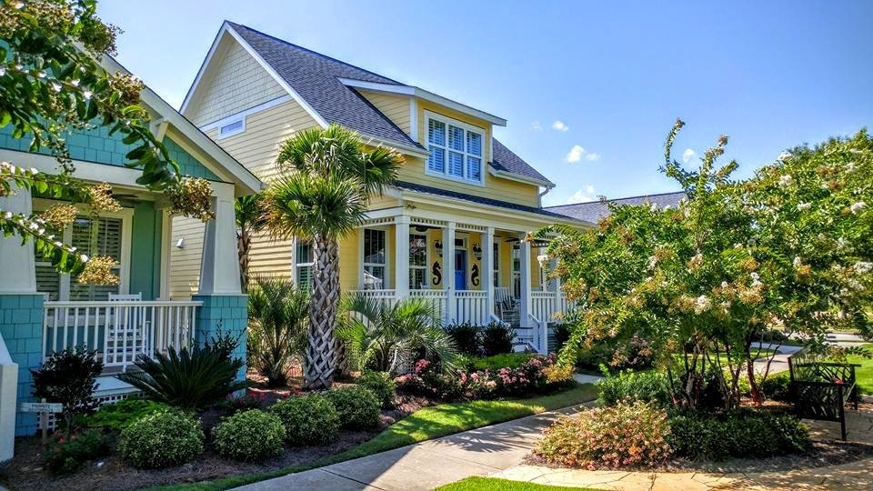Inspiration for a mid-sized beach style two-storey yellow exterior in Wilmington with concrete fiberboard siding and a gable roof.
