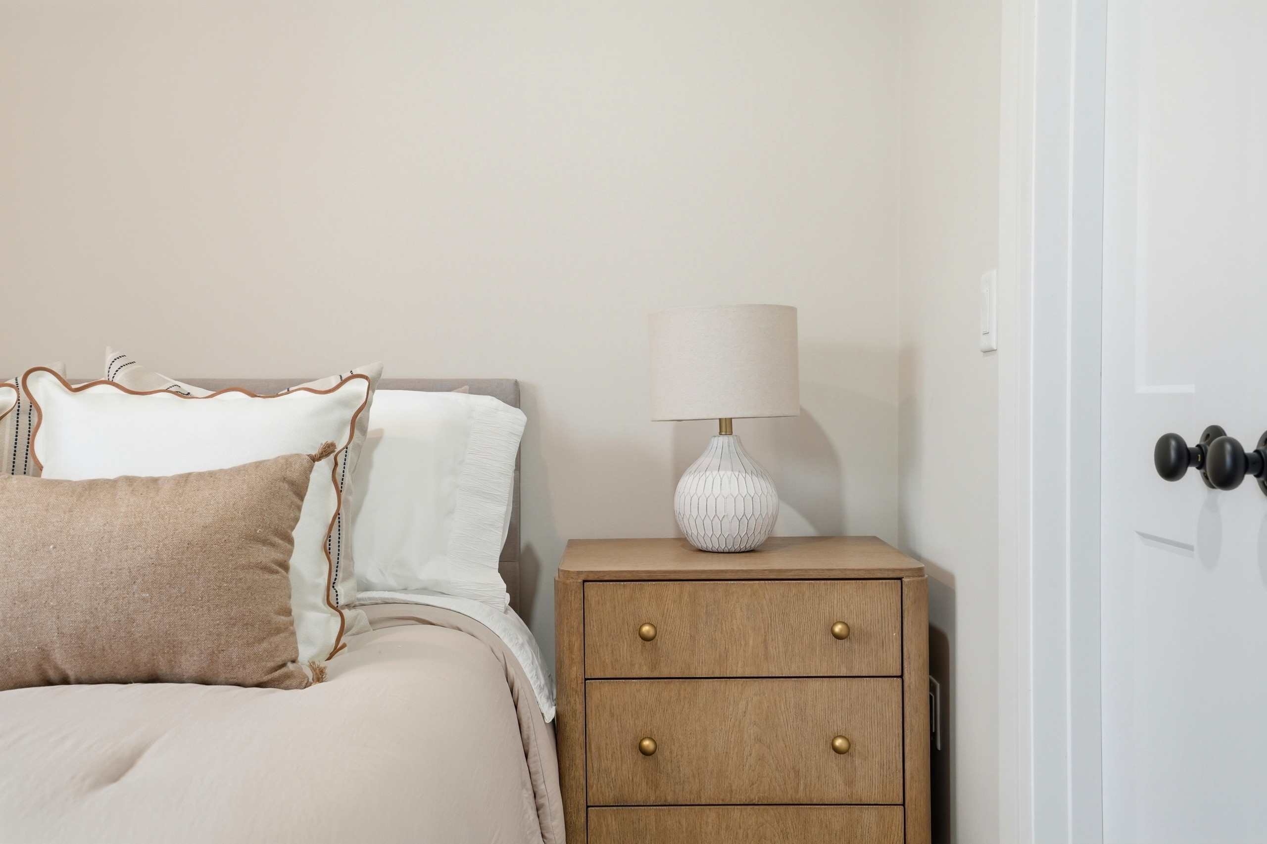 Home staging bedroom in plymouth ma knoxhome interiors condo development
