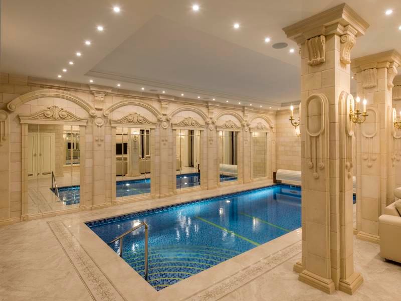 Интерьер бассейна