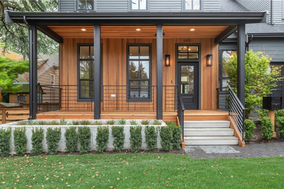 Mittelgroßes, Zweistöckiges Modernes Einfamilienhaus mit Mix-Fassade, bunter Fassadenfarbe, Satteldach, Misch-Dachdeckung, schwarzem Dach und Verschalung in Seattle