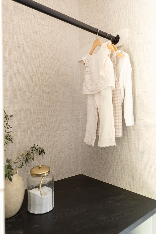 Transitional home design photo in Phoenix