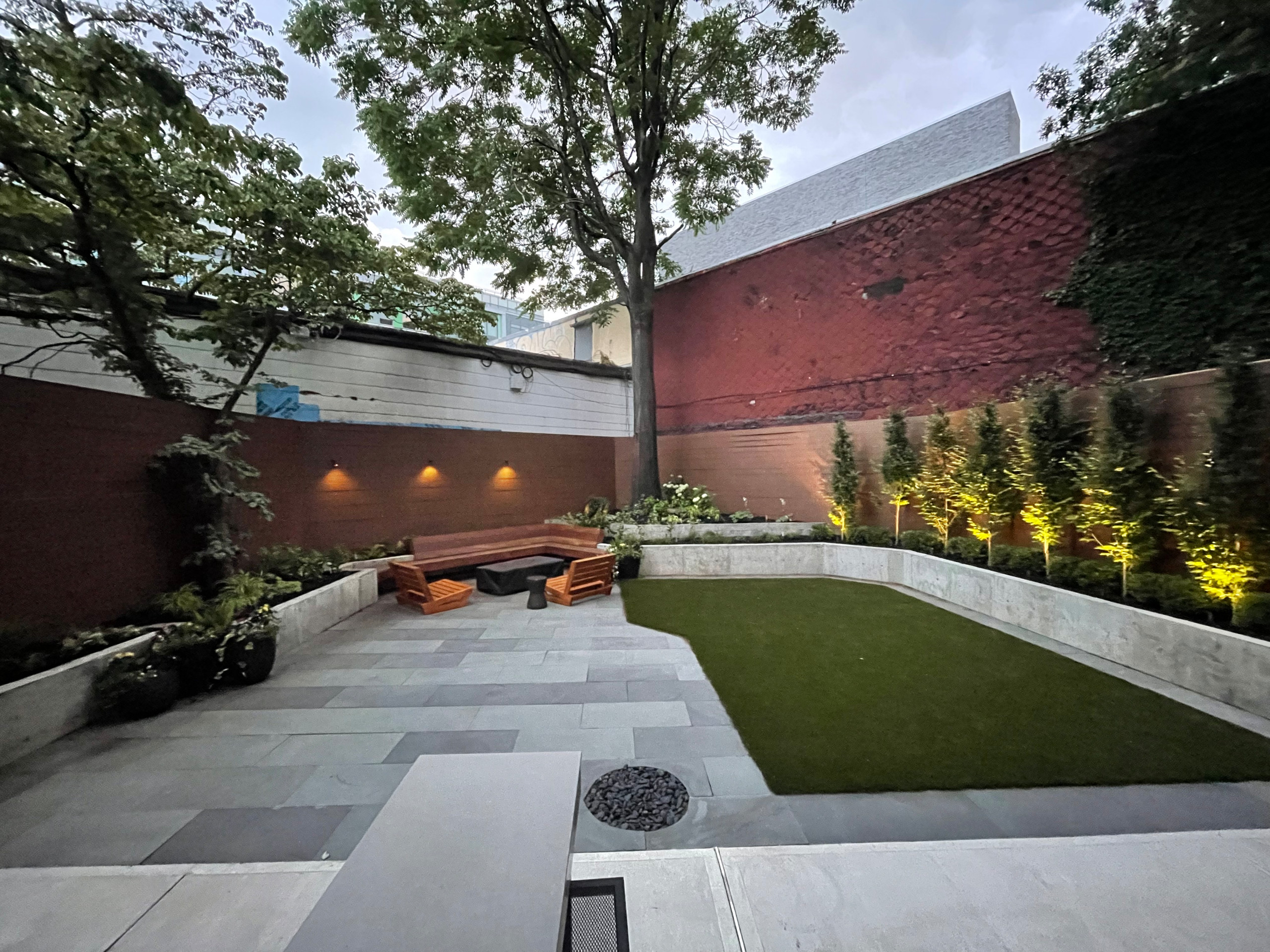 Garden low voltage lighting