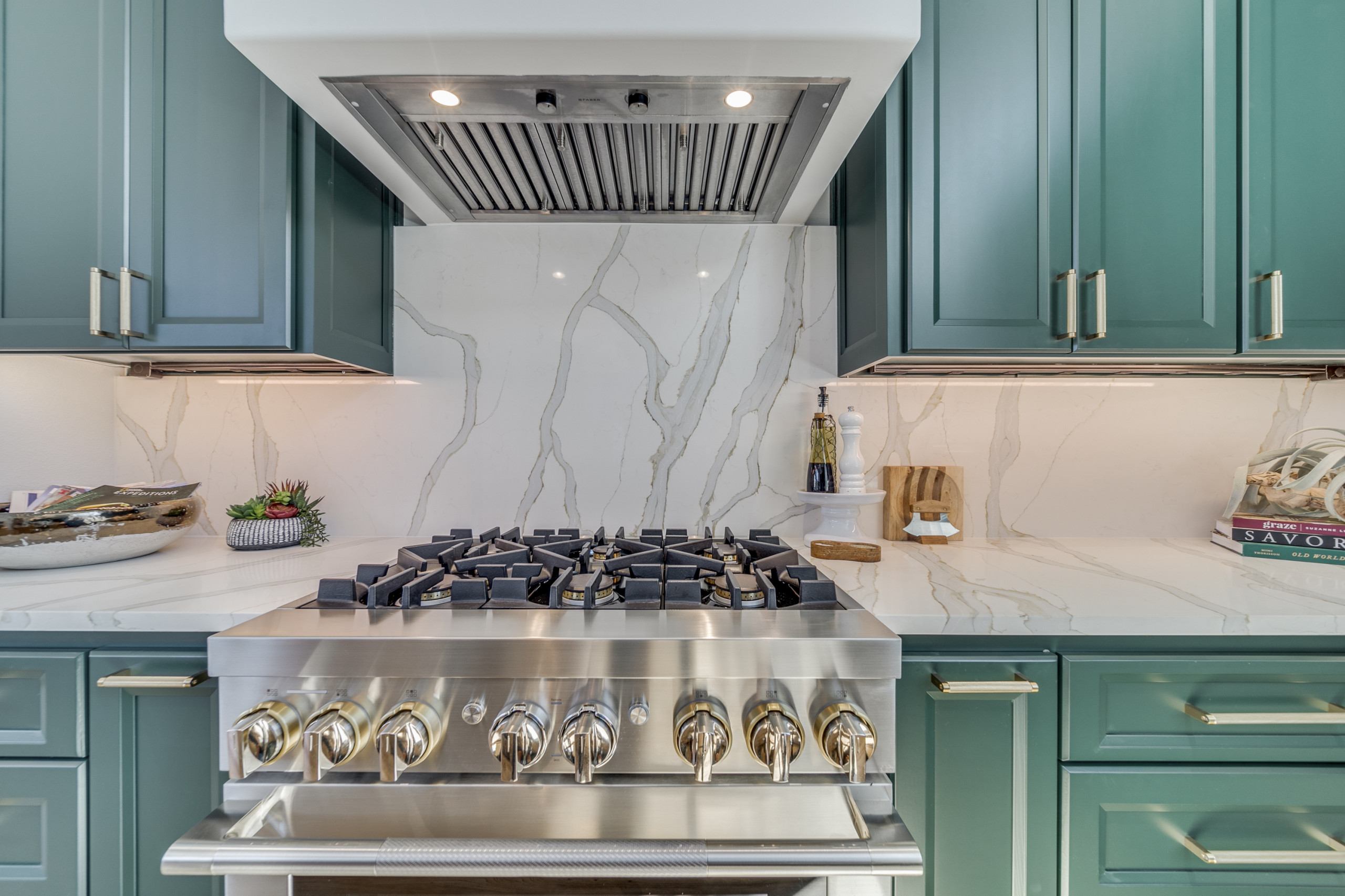 Modern European: 3,830 ft², 4 BR/3 BA/1 ST