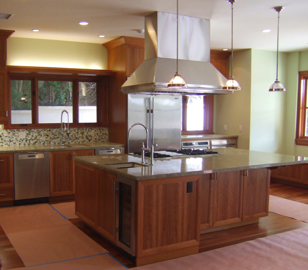 Example of a transitional kitchen design in Los Angeles