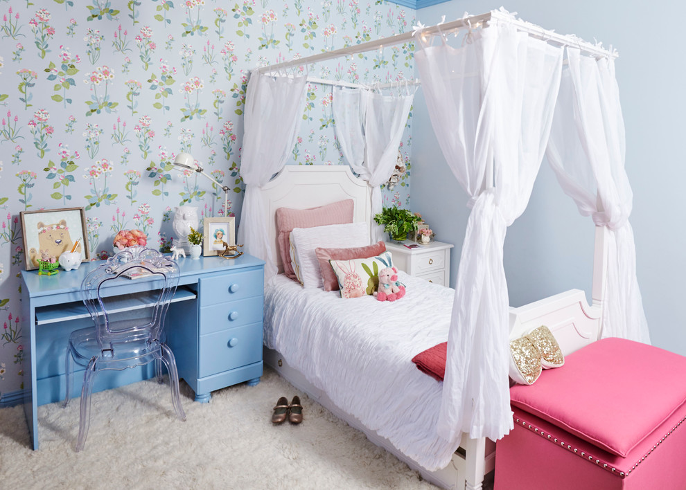 Large traditional kids' bedroom in Los Angeles with carpet and multi-coloured walls for kids 4-10 years old and girls.