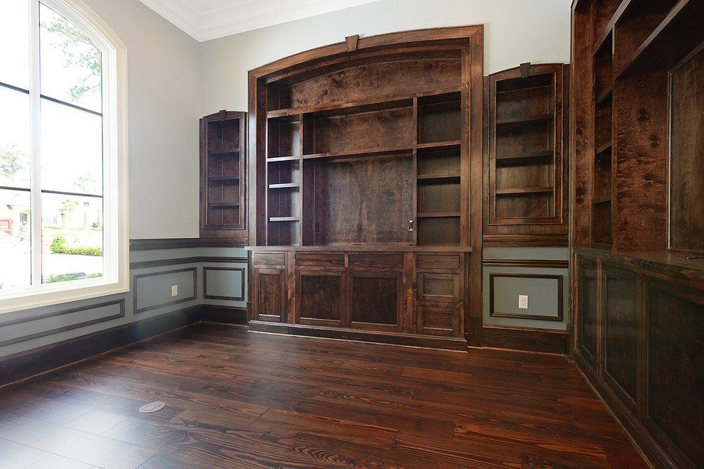 This is an example of a transitional home office in New Orleans.