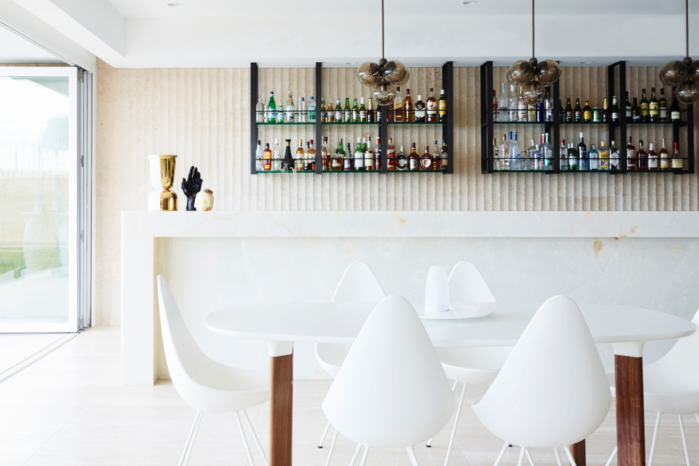 Home bar - contemporary home bar idea in Sydney