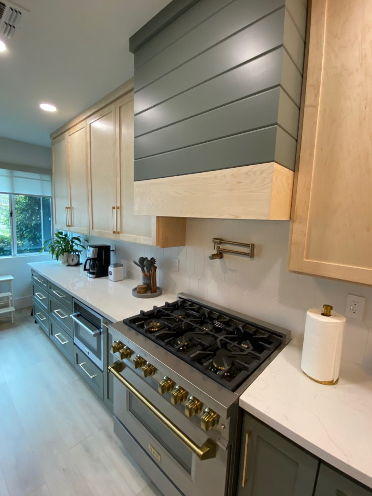 Folsom- Upscale Transitional Kitchen