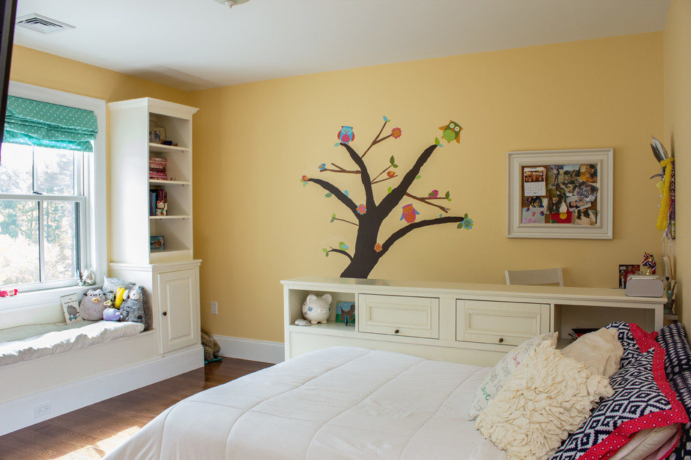 Transitional home design photo in Boston