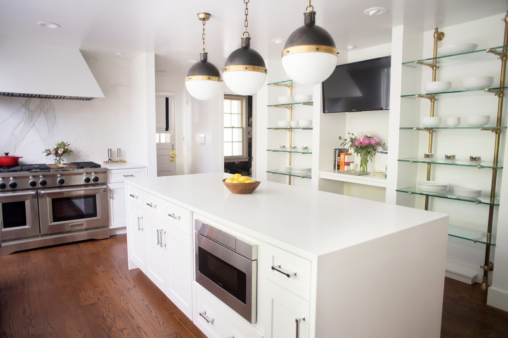 Enclosed kitchen - transitional dark wood floor and brown floor enclosed kitchen idea with an undermount sink, shaker cabinets, white cabinets, quartz countertops, white backsplash, stone slab backsplash, stainless steel appliances and an island