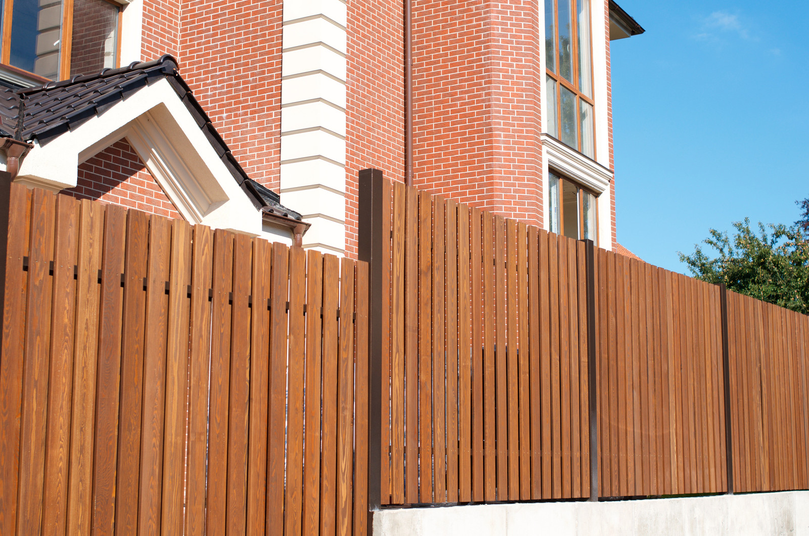 Ограда многоквартирного дома