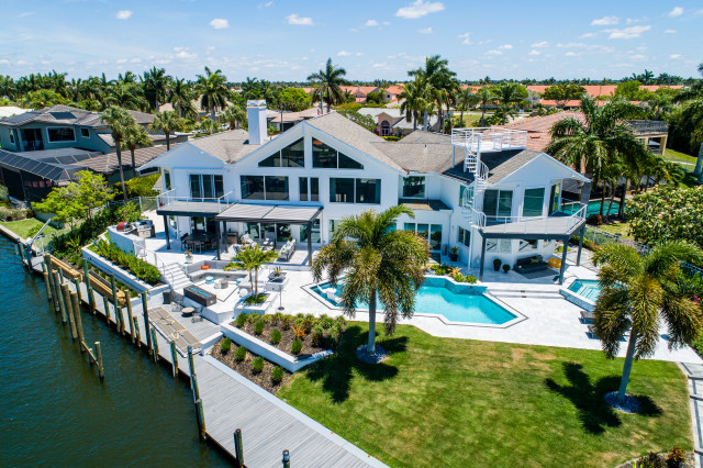 Boater's Paradise modern-pools