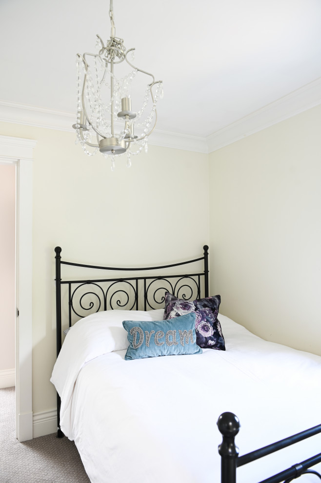 Transitional home design photo in Vancouver