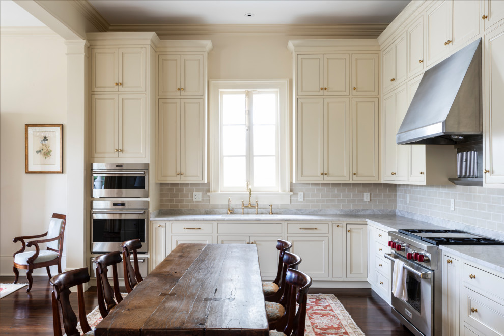Example of a classic kitchen design in New Orleans