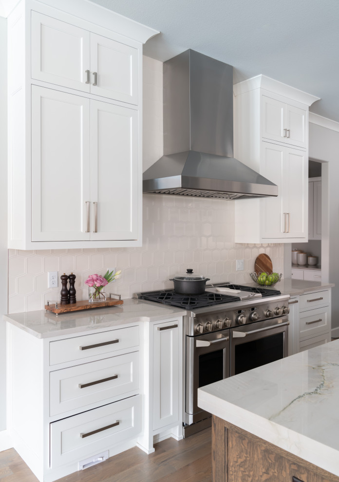 Kitchen - transitional kitchen idea