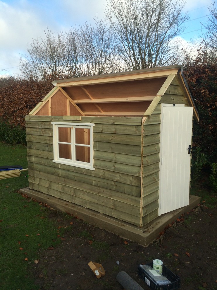 Design ideas for a large traditional detached garden shed in Buckinghamshire.