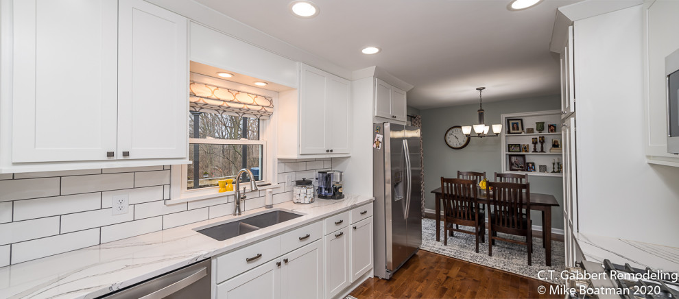 Inspiration for a transitional kitchen remodel in Chicago