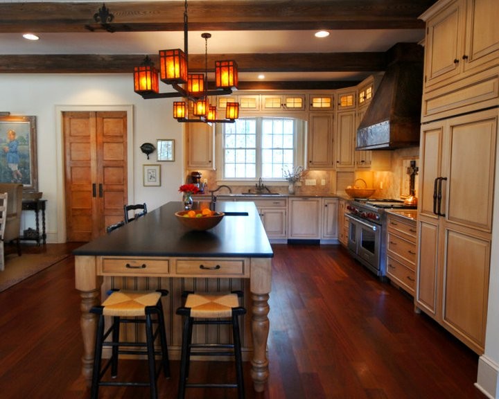 Design ideas for a traditional kitchen in Nashville.
