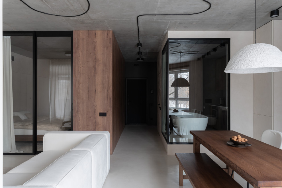Стильный дизайн: открытая гостиная комната среднего размера, в белых тонах с отделкой деревом в современном стиле с бежевыми стенами и бежевым полом - последний тренд