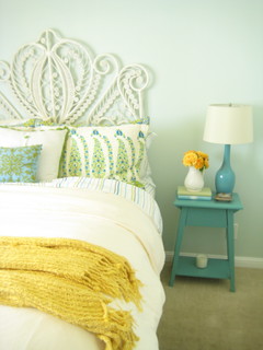 bedroom turquoise light
