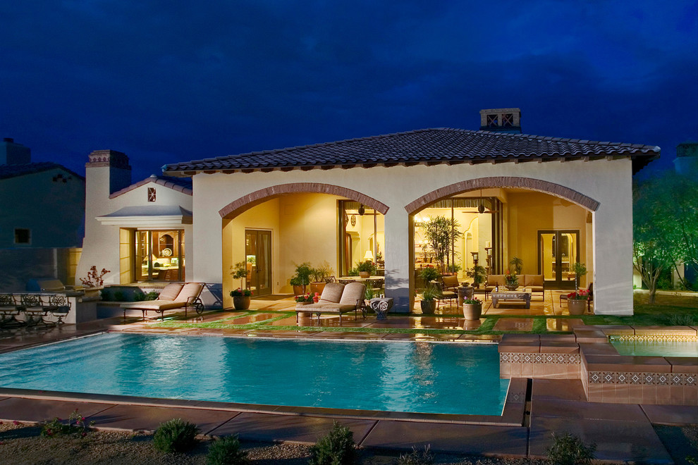 Photo of a mediterranean pool in Orange County.