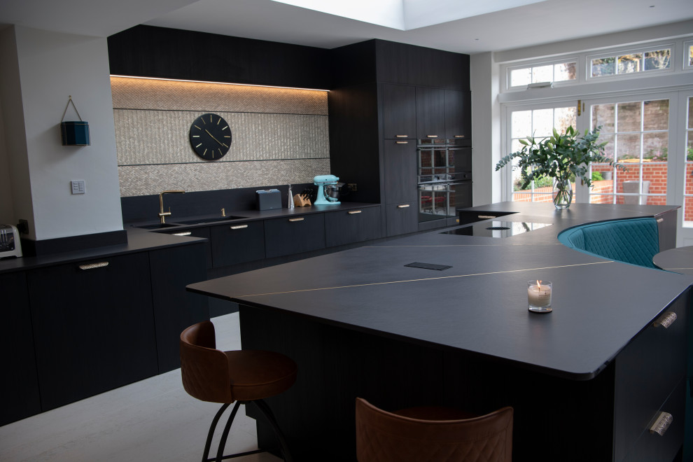 Black and Brass kitchen with large island and bench seating - Modern ...