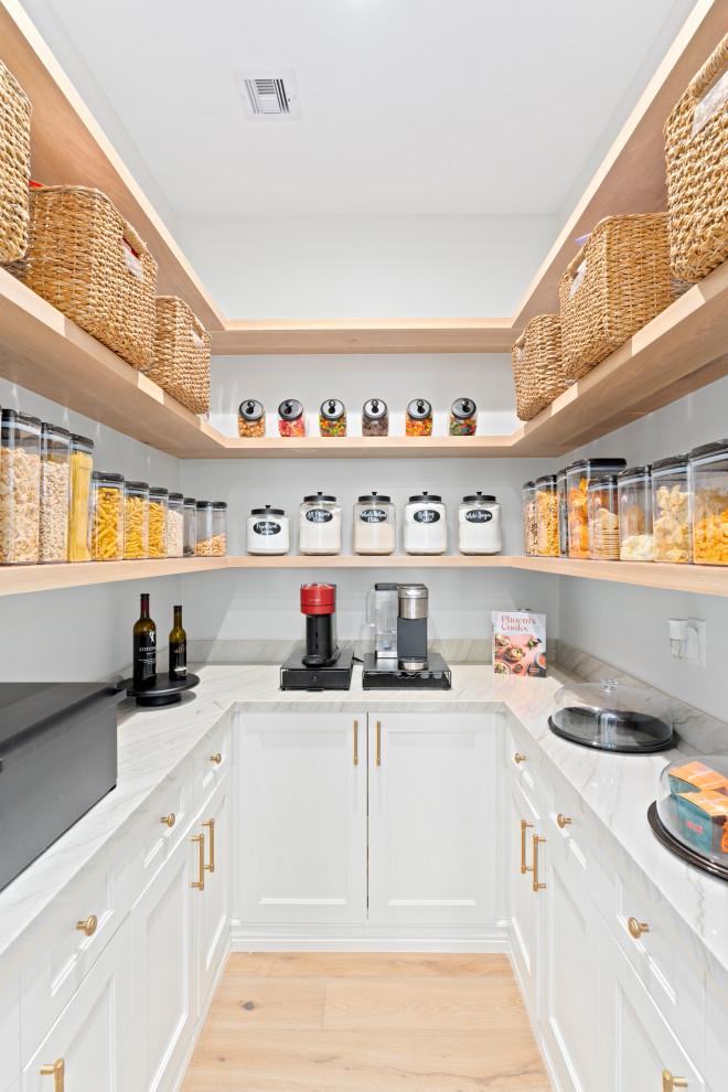 Kitchen - transitional kitchen idea in Phoenix
