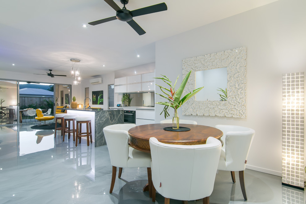 Photo of a contemporary dining room in Cairns.