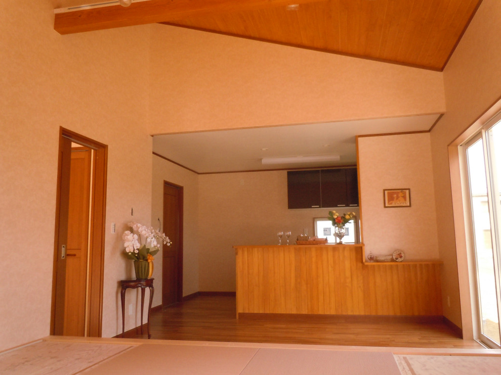 他の地域にある中くらいなカントリー風のおしゃれな住まいの写真