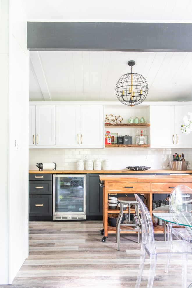 Home design - transitional home design idea in Toronto