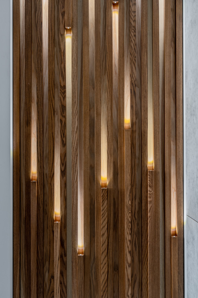 Стеновая панель с торцевой подсветкой из массива Ясеня