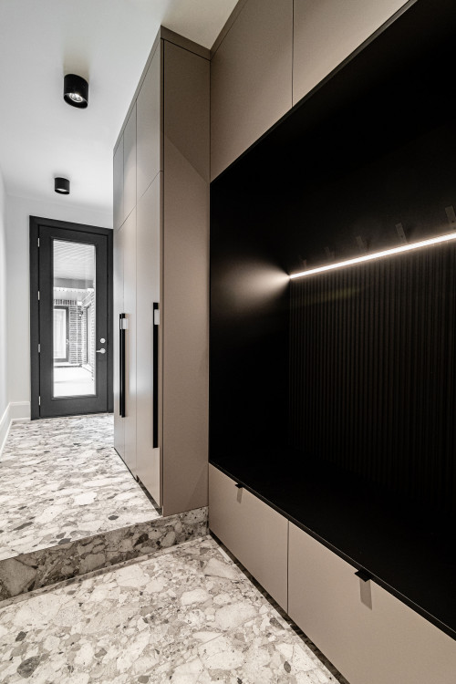 Stouffville 0424 interior detail