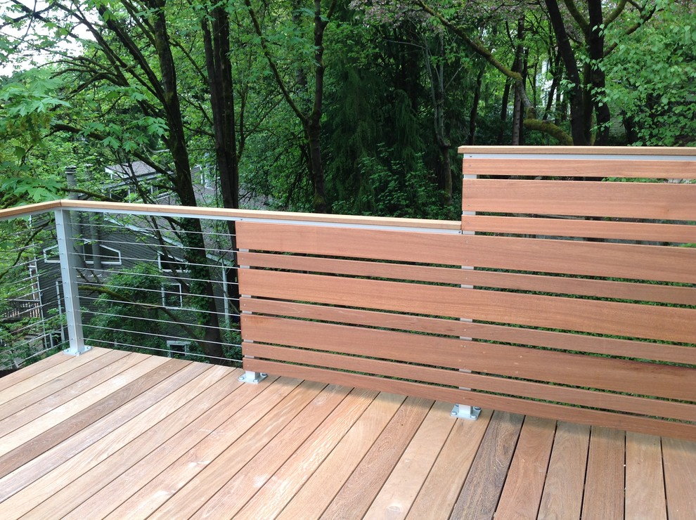 Inspiration for a mid-sized transitional backyard deck in Portland with no cover.