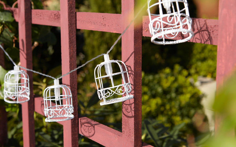 Photo of a contemporary house exterior in Hampshire.