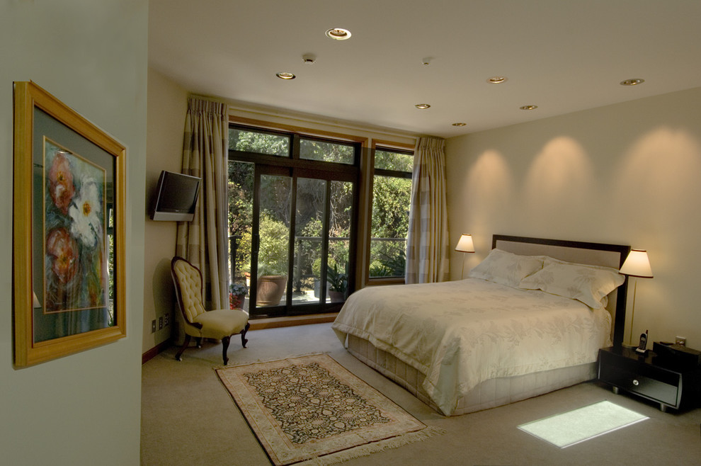 Photo of a traditional master bedroom in San Francisco with beige walls, carpet and no fireplace.